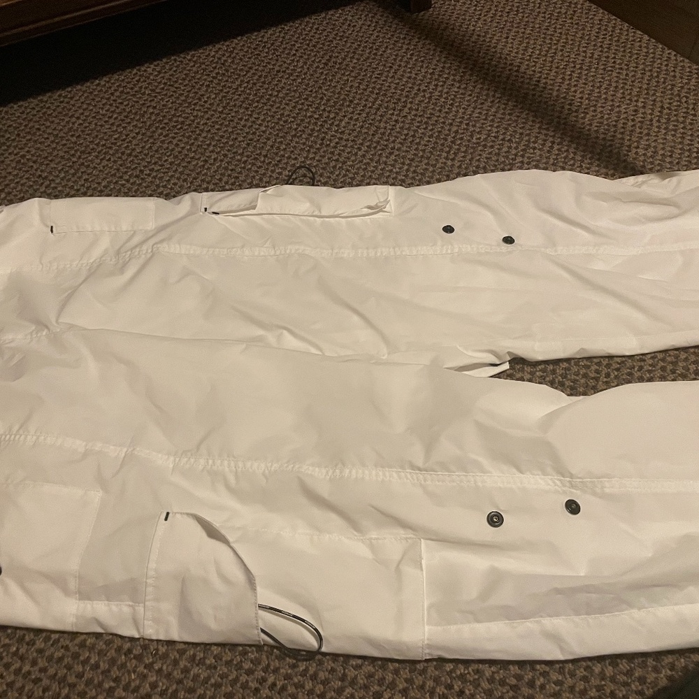 A bottom pant that can be converted to joggers as well